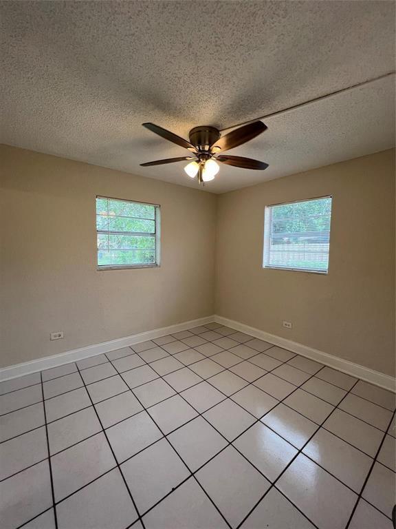 Building Photo - 5721 SW 38th St