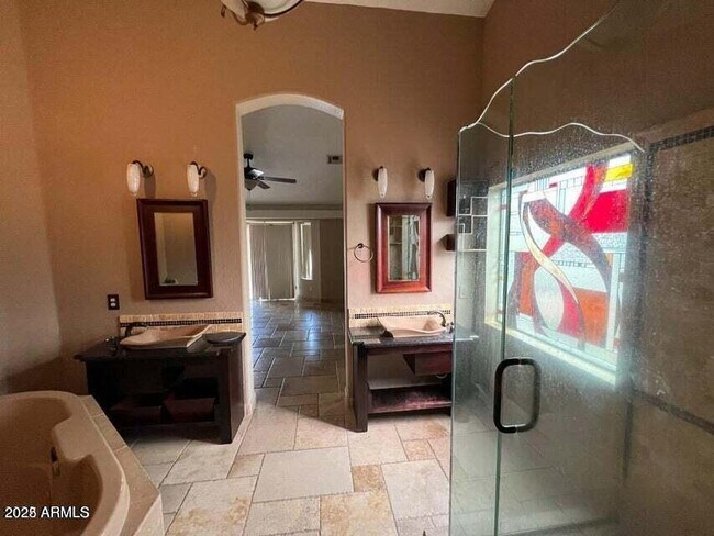 Building Photo - 1024 W Starward Ct