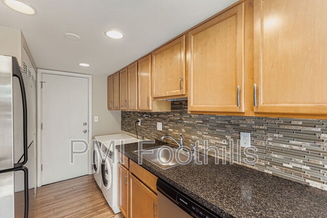 Building Photo - 7971 Chase Cir