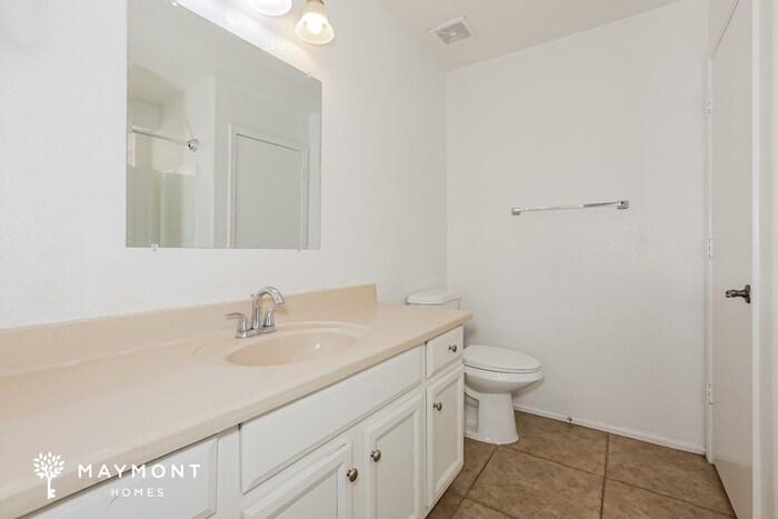 Building Photo - 882 E Taylor Trail