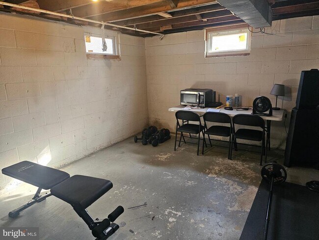 Building Photo - 12 Fairmount Dr