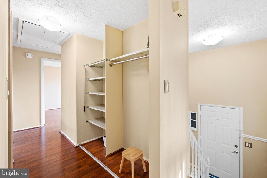 Building Photo - 8469 Rippled Creek Ct