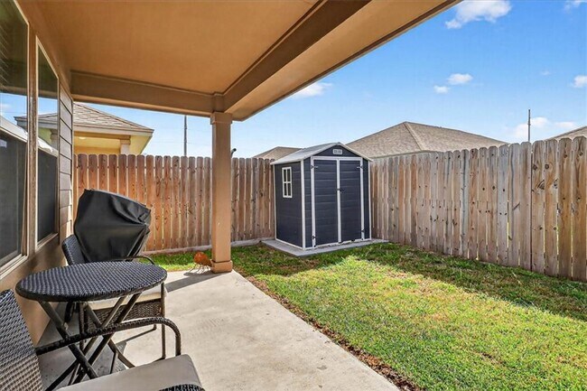 Building Photo - 2322 Sky Crest Dr