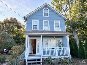 Building Photo - 221 Newtown Ave