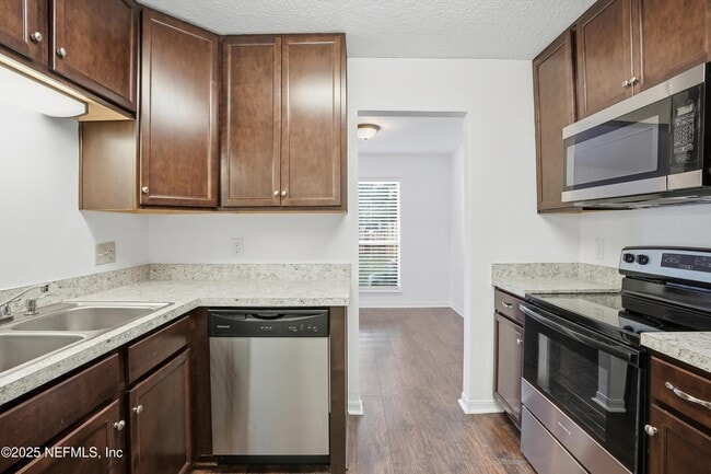 Building Photo - 11365 Tanager Dr S