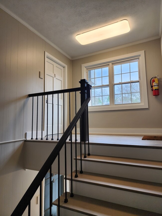 Building Photo - 325 Winding River Dr