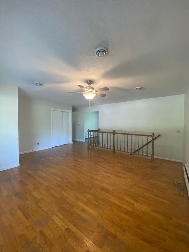 Building Photo - $2,100 | 4 Bedroom, 2 Bathroom Multi Floor...