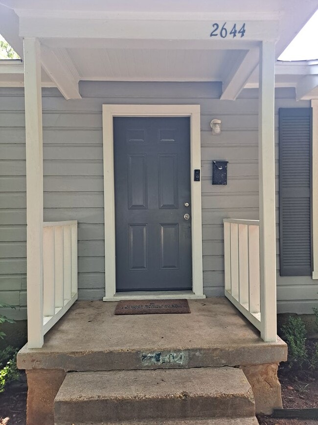 Building Photo - Updated 2/1 Ready For Move In!