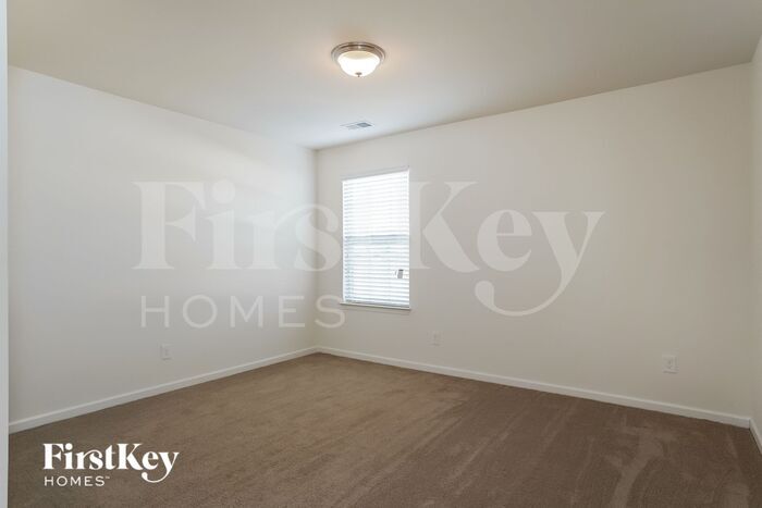 Building Photo - 1400 Glenwater Dr