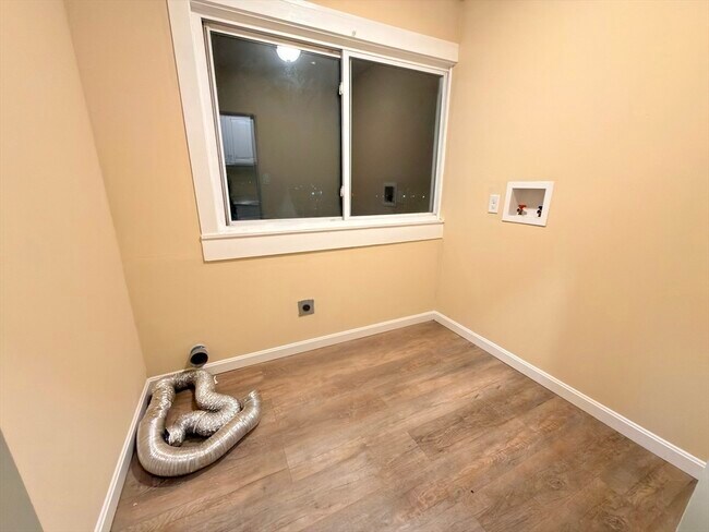 Building Photo - 90 Vernon St