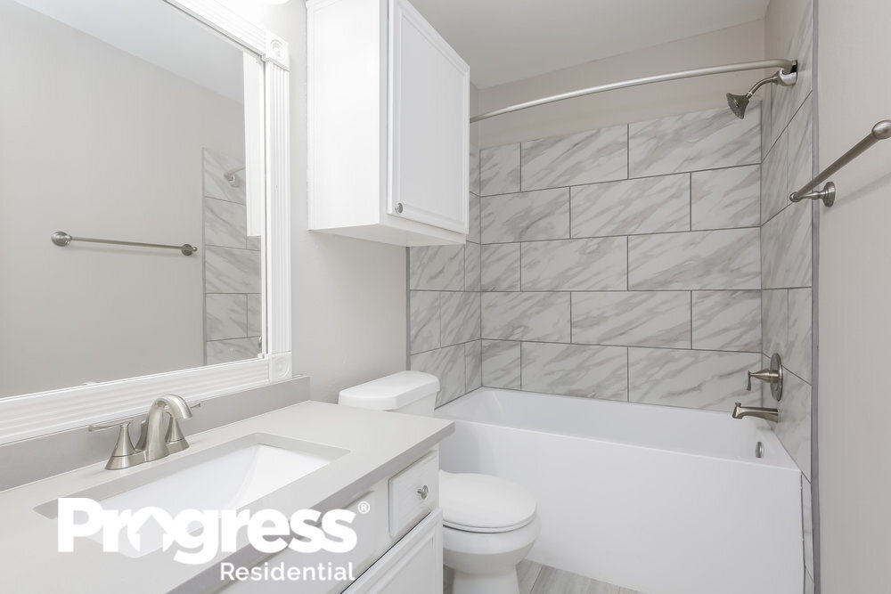 Building Photo - 308 Oak Meadow Ln