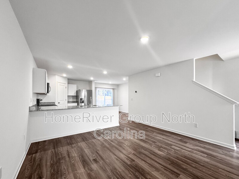 Building Photo - 175 Pine Needle Dr