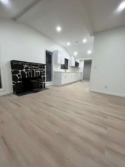 Building Photo - 14 Silver Trl