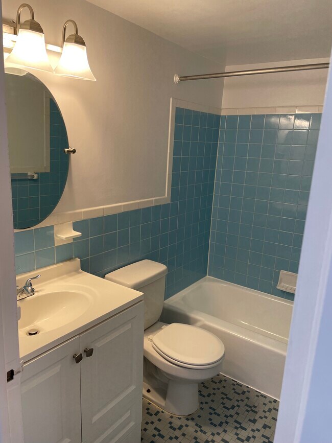 bathroom - 3450 Toledo Ter