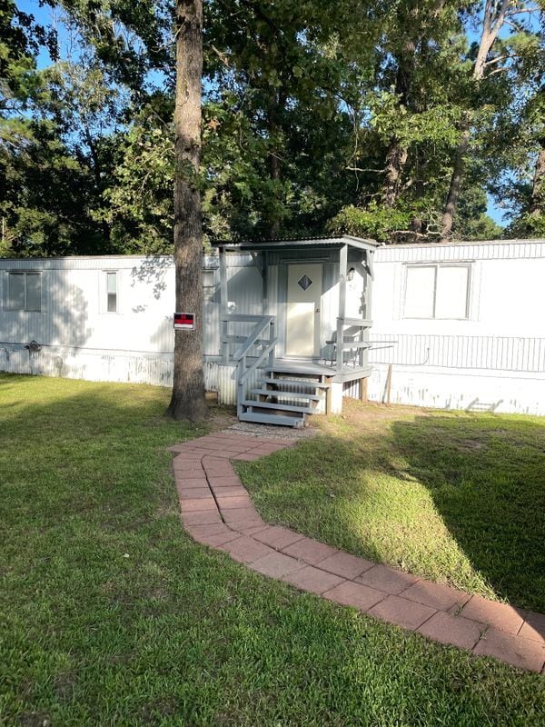 Primary Photo - 19 Dogwood Dr