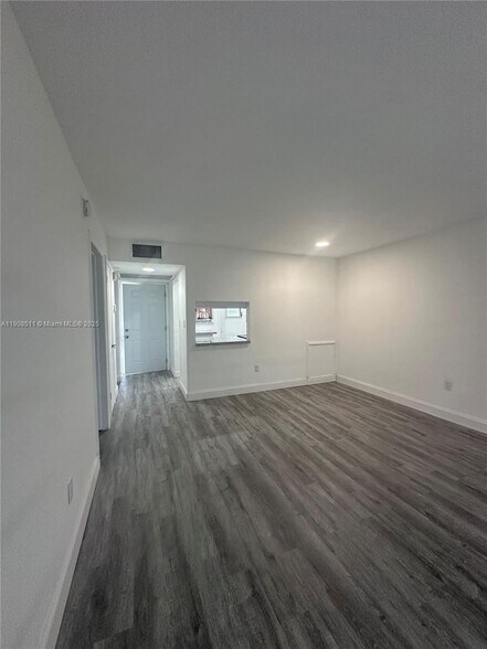 Building Photo - 2800 NE 203rd St