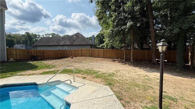 Building Photo - 737 Calico Ln