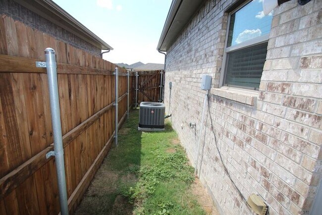 Building Photo - Move In Ready! – 3BD/2BA Azle Duplex | Granite Counters, Stainless Steel Appliances, Hardwood-Loo...