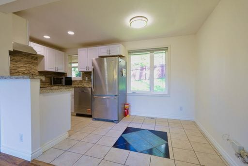 Building Photo - Modern Remodeled 2BR Duplex with Garage in Prime Shoreline Location