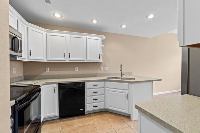 Building Photo - 2862 Larkspur Ct