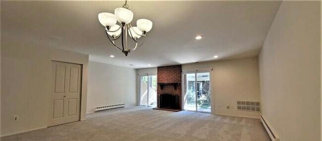 Building Photo - 1605 Bromley Estate