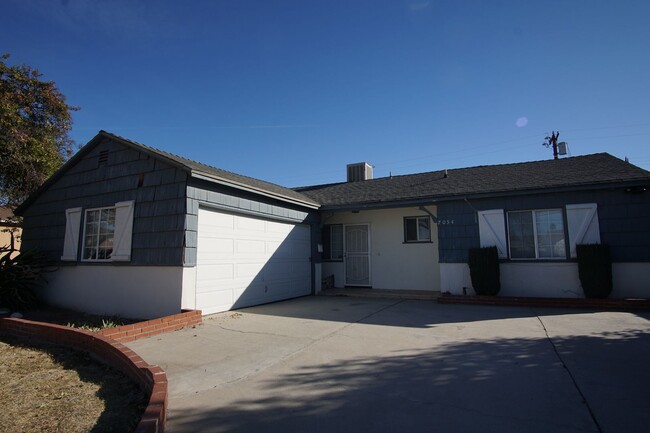 Building Photo - 3 Bedroom 1 Bathroom House Located in the ...