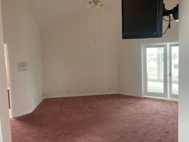 Building Photo - Family Friendly water front 3 Bedroom 3 bath Home with dock & lift -unfurnished-Available NOW