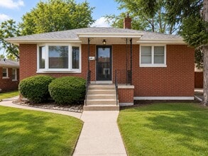 Building Photo - 3818 Towle Ave