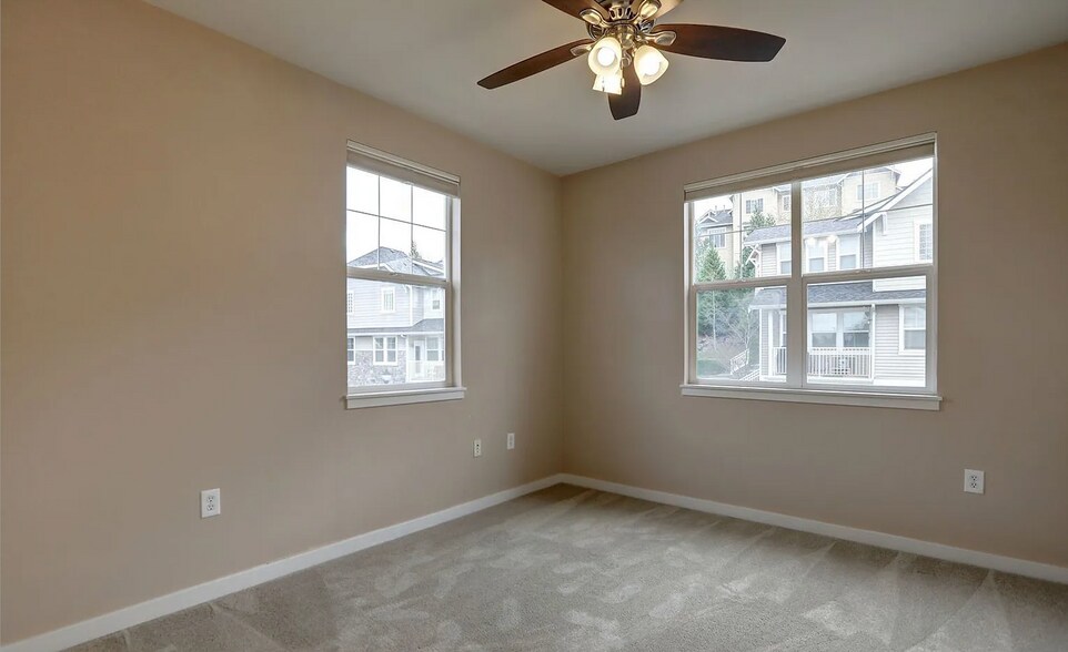 Building Photo - 1601 NE Katsura St