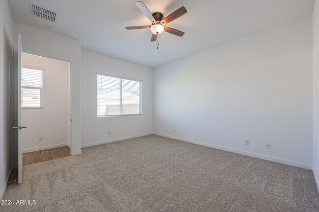 Building Photo - 7606 W Jackrabbit Ln
