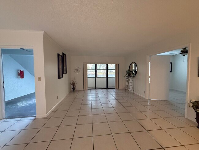 Building Photo - 1010 Green Pine Blvd
