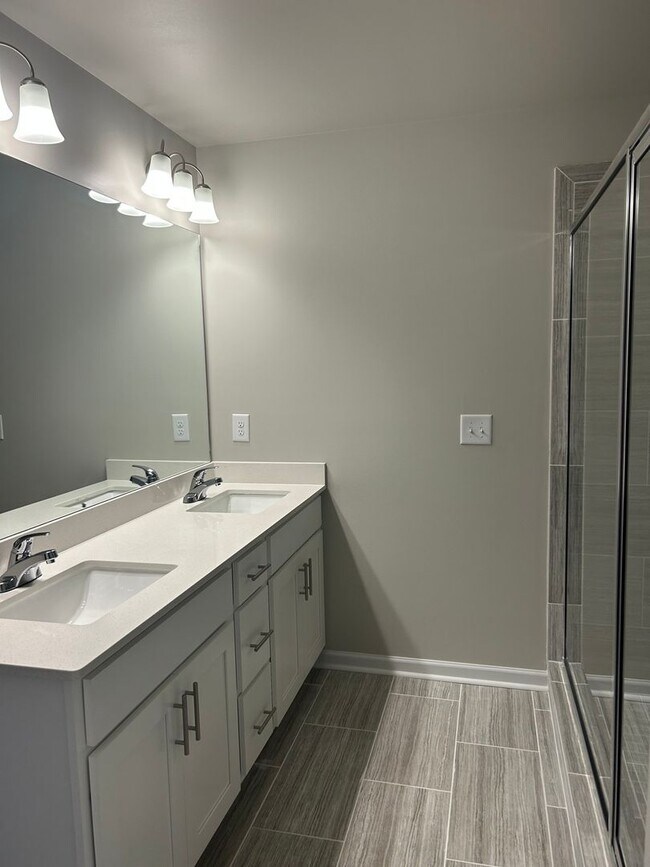 Building Photo - Spacious Brand New 4BR Townhome in Norcross