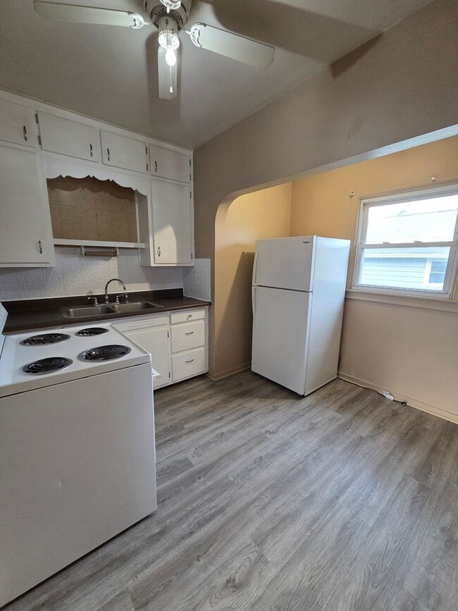 Building Photo - 304 Lake St