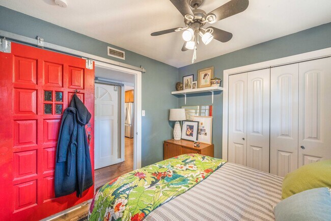 Building Photo - 407 Wilmes Dr