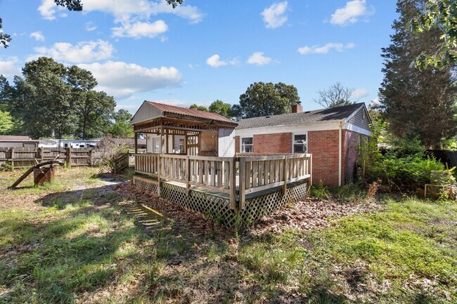 Building Photo - 1204 Fontana Ave