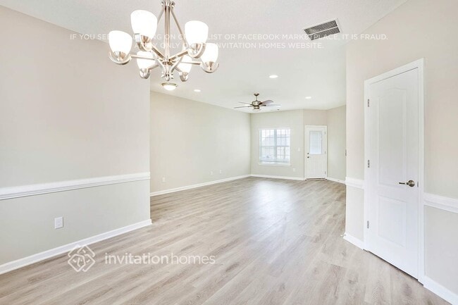 Building Photo - 805 City Park Dr