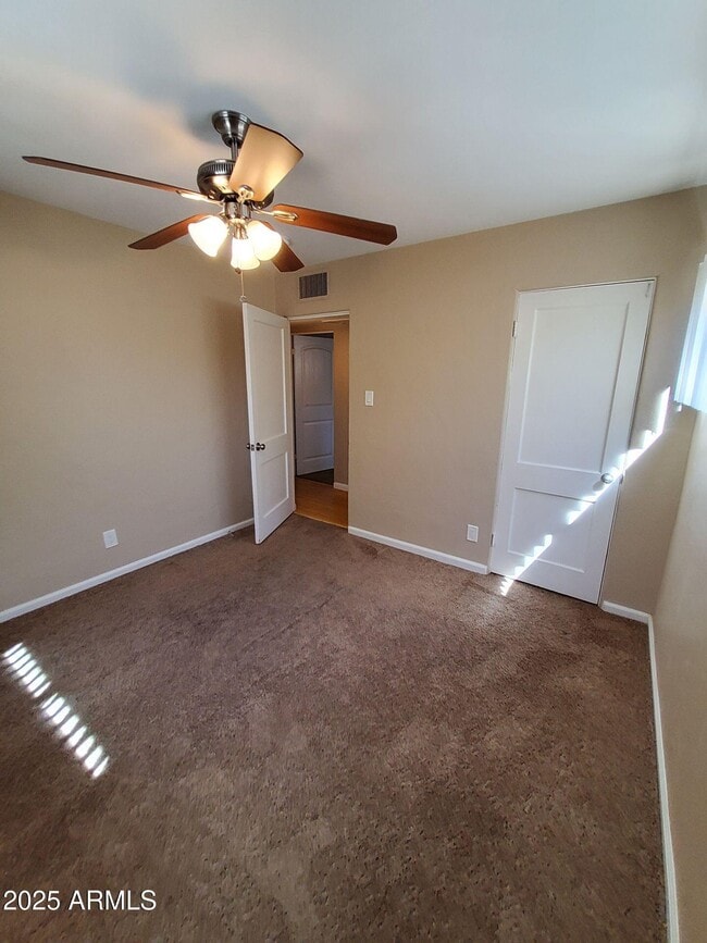 Building Photo - 2225 E Glenrosa Ave