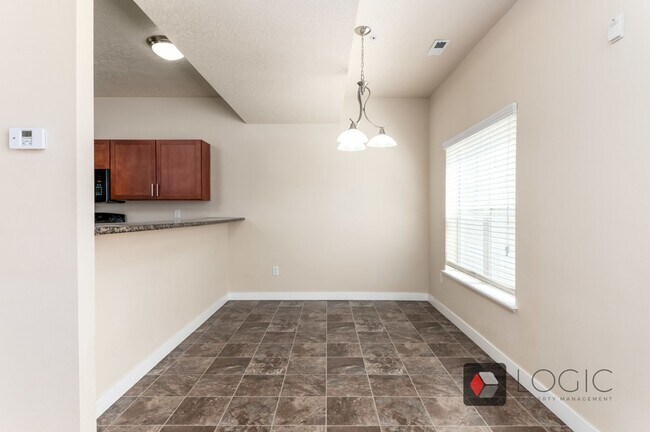 Building Photo - 520 E 500 S
