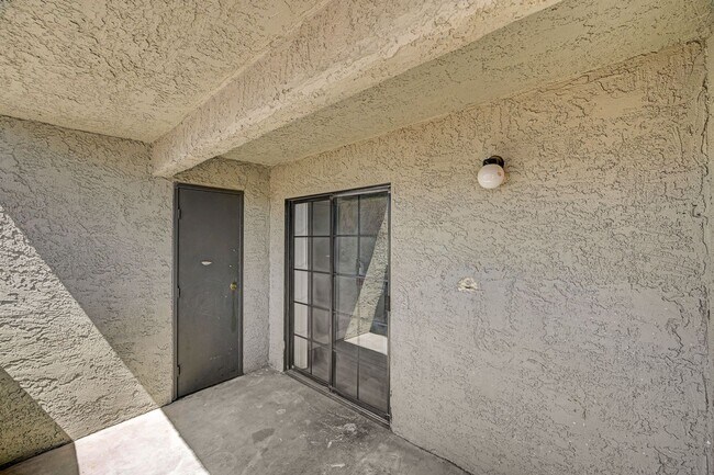Building Photo - 1305 Kari Lee Ct