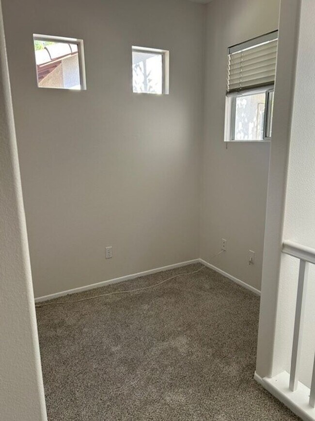 Building Photo - 2-Bedroom 2-Bath Rancho Santa Margarita Home