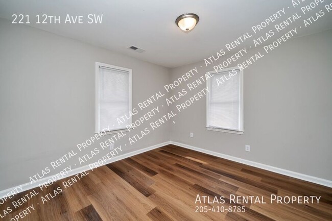Building Photo - 221 12th Ave SW