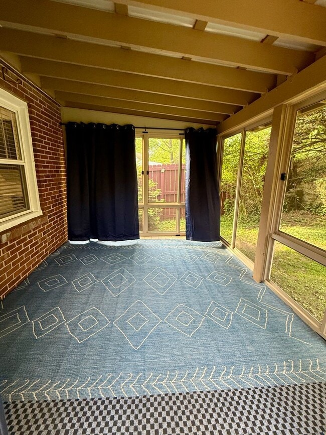 Building Photo - Available Now! 2-bed home in Ft. Thomas with lots to offer!