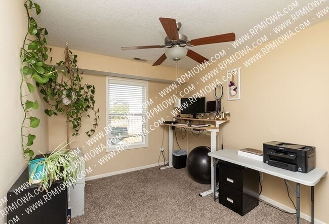 Building Photo - 9155 Coneflower Dr
