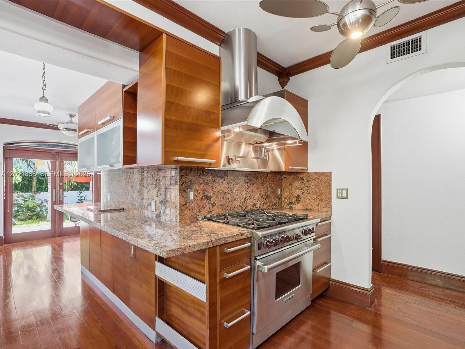 Building Photo - 1137 Asturia Ave