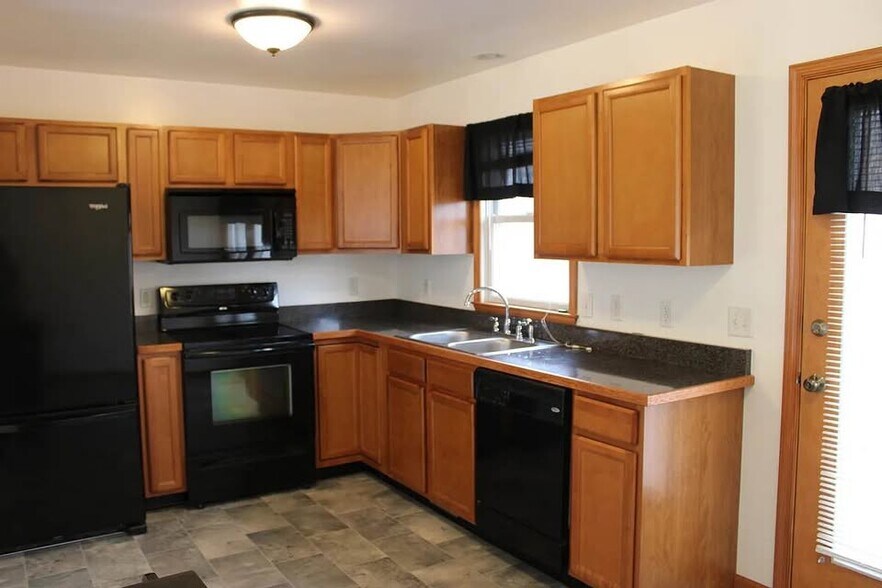 Building Photo - 35 Catalpa Dr