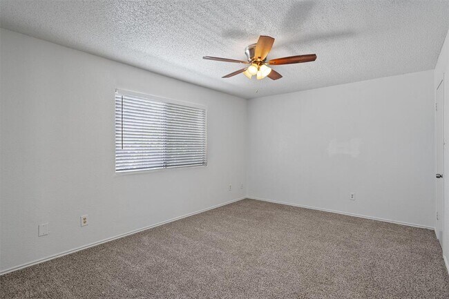 Building Photo - 5501 Spring Meadow Rd