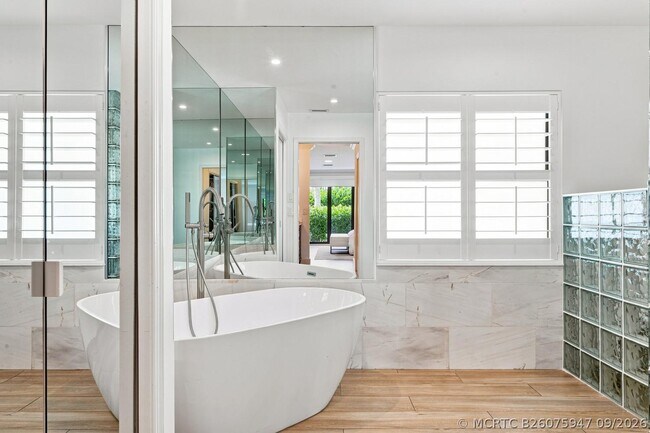 Building Photo - 14902 Paddock Dr
