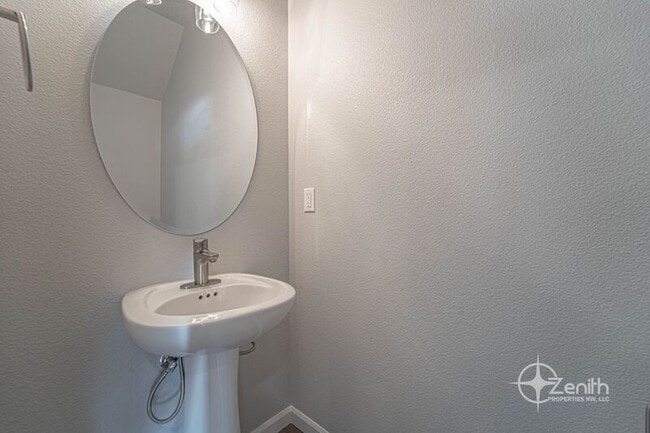 Building Photo - 16326 NE 20th St