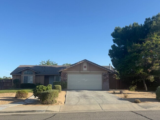 Building Photo - Hesperia Home, 3 Bedroom's, 2 Bathrooms, New paint, New Carpet,