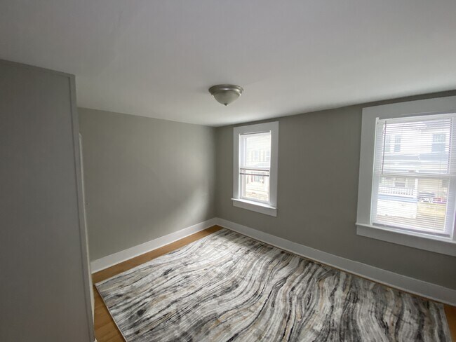 Building Photo - 325 Valley St